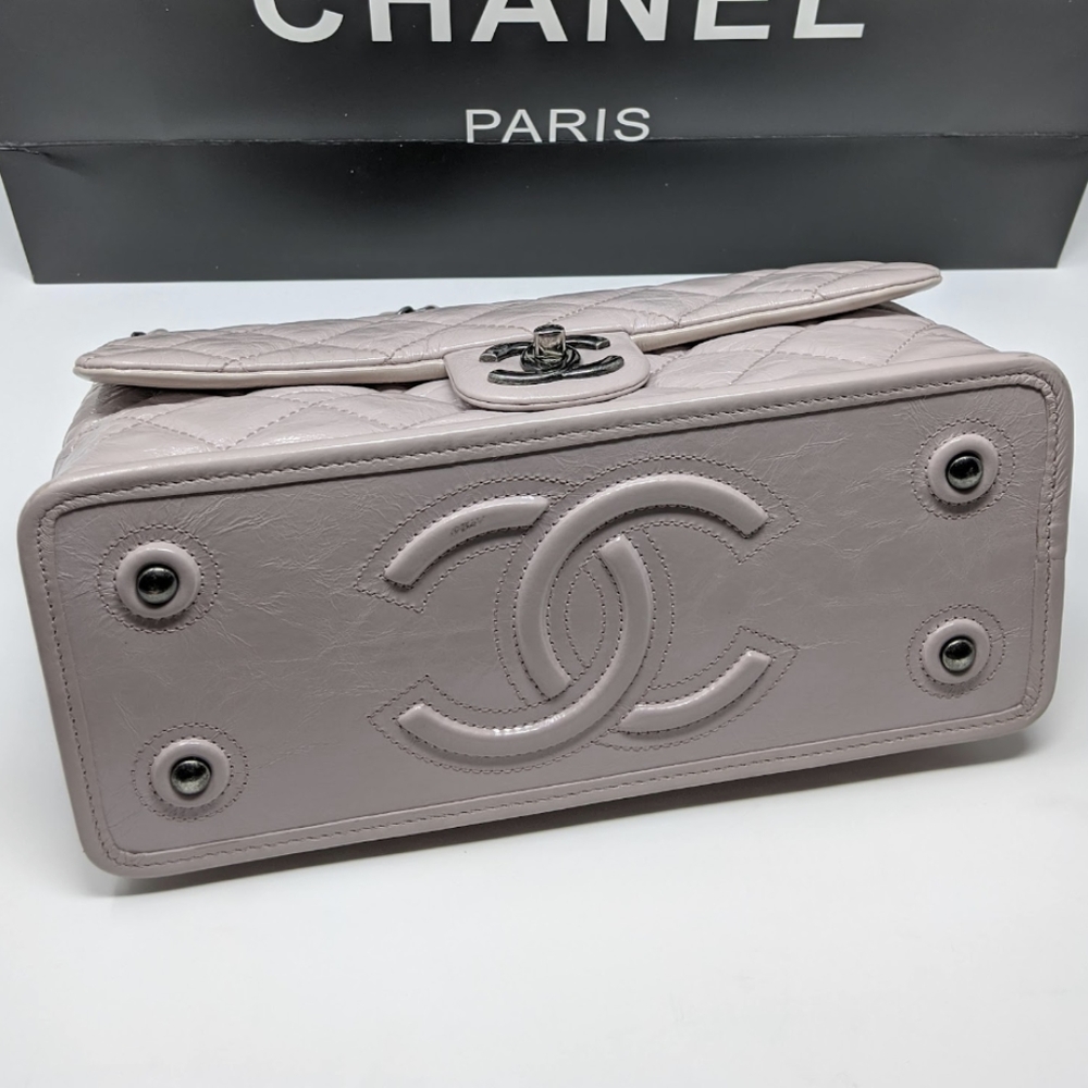 🦄🎉CHANEL Pink Bag Glazed Leather Flap Bag! Super Rare Color! Limited Edition - Picture 9 of 16